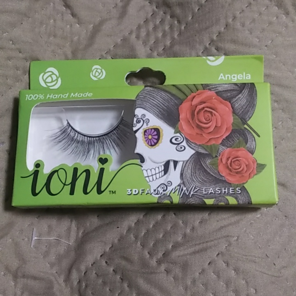 Ioni Mink Lashes - Picture 2 of 3